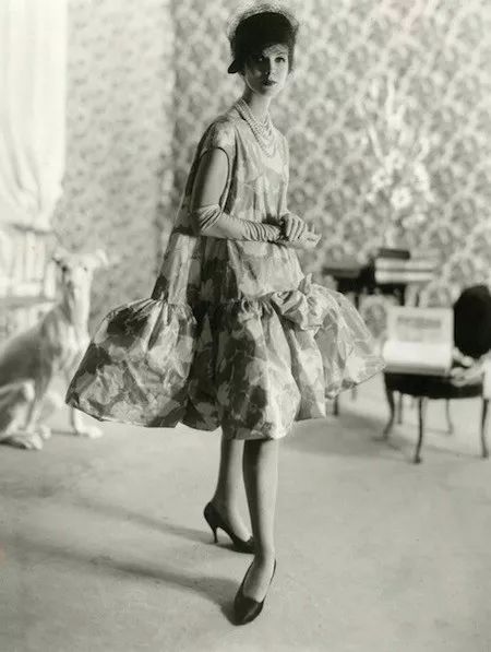 秋款裙子减龄显瘦洋气上档次,秋冬黑红裙子大码胖mm显瘦遮肉