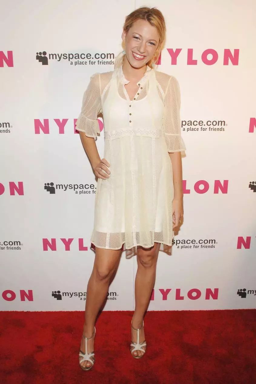 秋款裙子减龄显瘦洋气上档次,秋冬黑红裙子大码胖mm显瘦遮肉