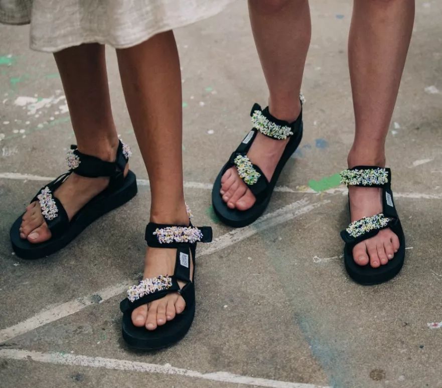 秋款裙子减龄显瘦洋气上档次,秋冬黑红裙子大码胖mm显瘦遮肉