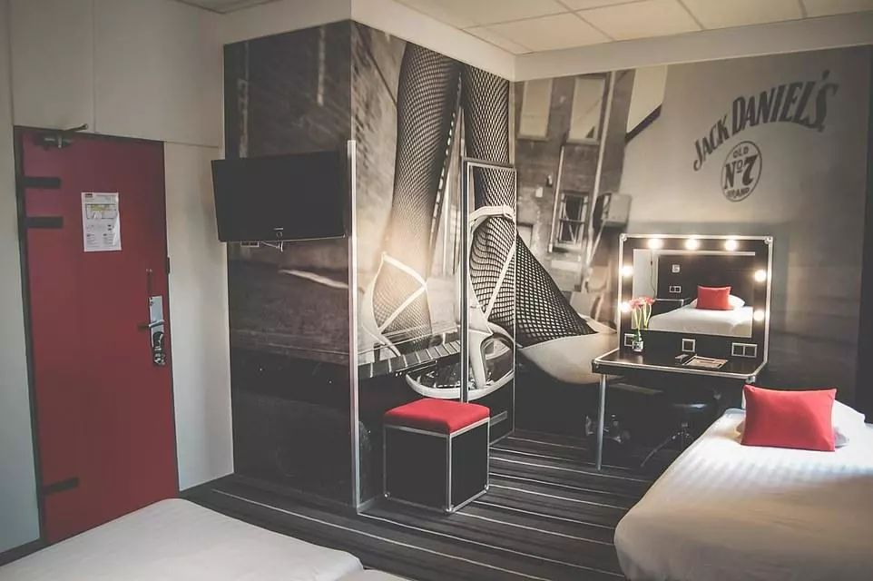 黑胶、吉他、音响齐入梦！在这些酒店与音乐*眠同**