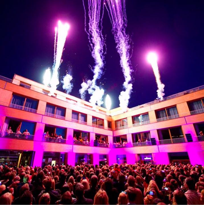 黑胶、吉他、音响齐入梦！在这些酒店与音乐*眠同**