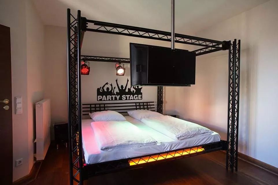 黑胶、吉他、音响齐入梦！在这些酒店与音乐*眠同**