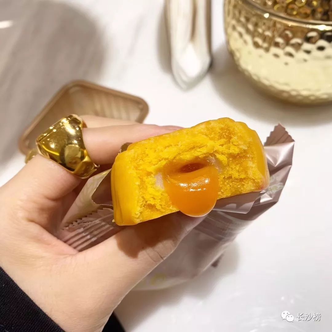 港华流心月饼和美心月饼哪个好吃,流心月饼是港式月饼吗