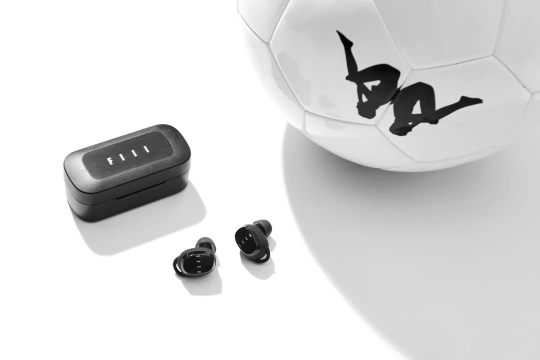 汪峰头戴式蓝牙耳机推荐,汪峰花了多少钱