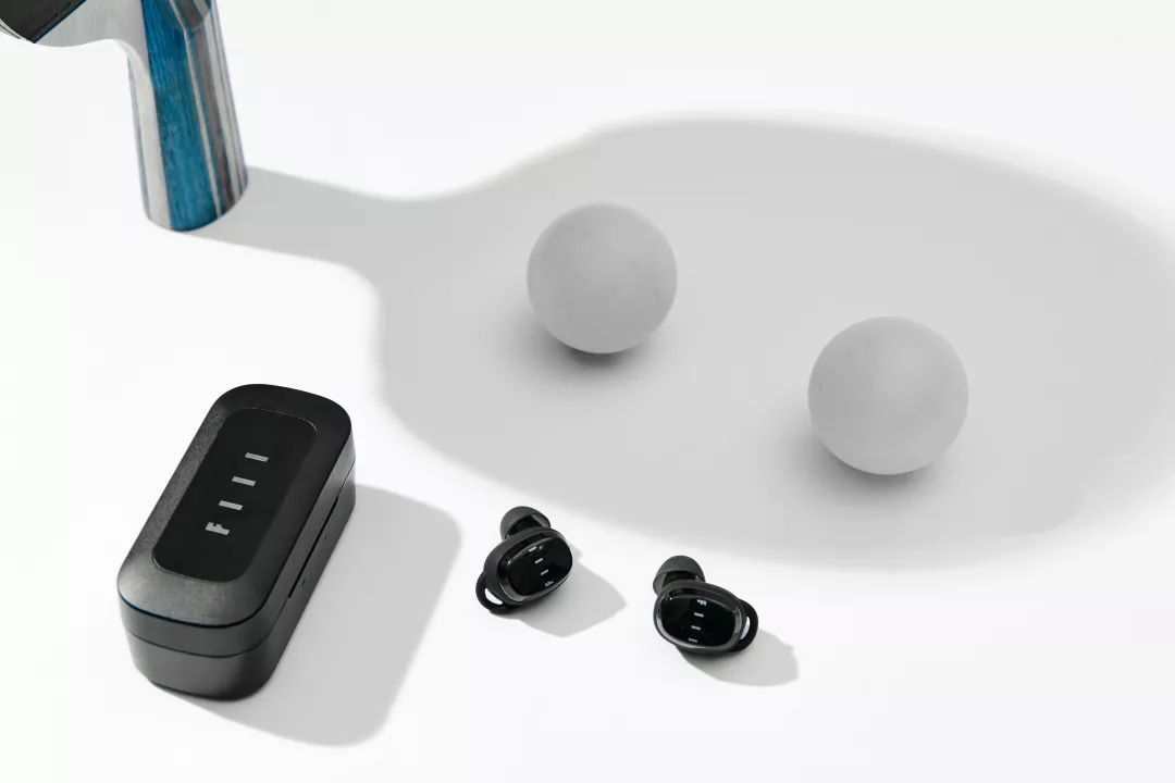 汪峰头戴式蓝牙耳机推荐,汪峰花了多少钱