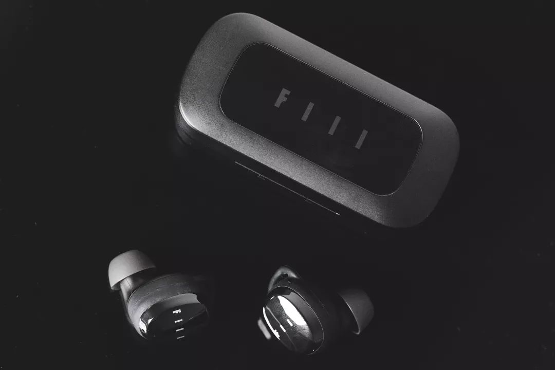 汪峰头戴式蓝牙耳机推荐,汪峰花了多少钱