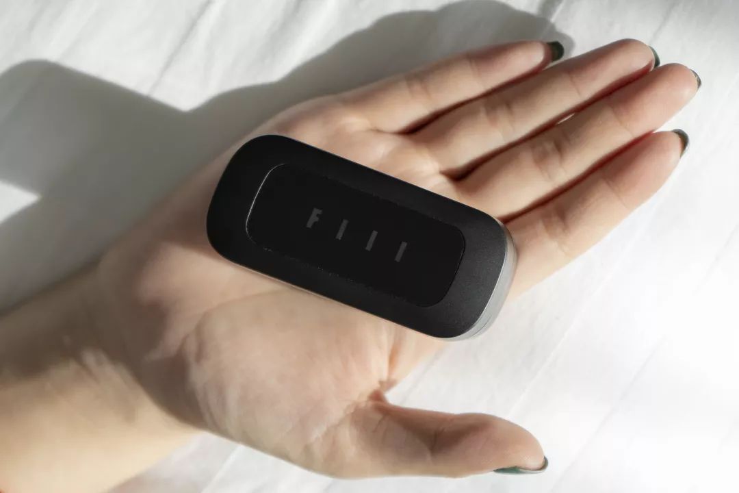 汪峰头戴式蓝牙耳机推荐,汪峰花了多少钱