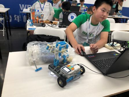 世界机器人大赛喜报,喜报乐峰选手勇夺世界第三好成绩