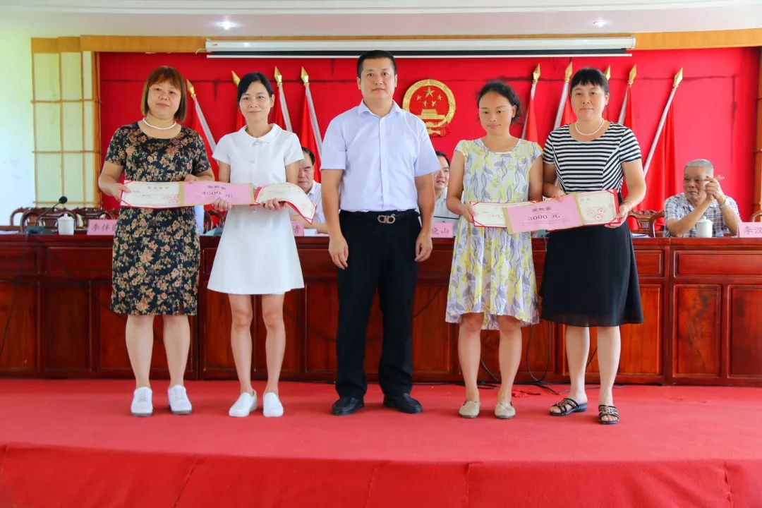 华城，百万奖师生，“五心”抓教育！