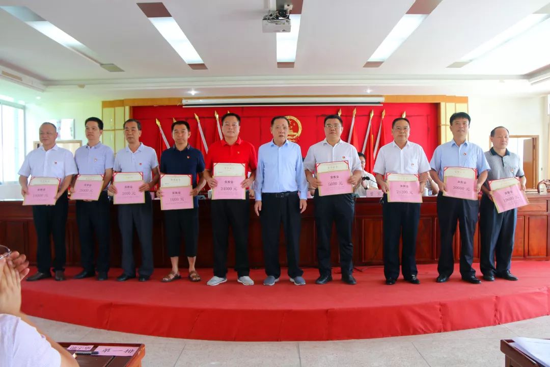 华城，百万奖师生，“五心”抓教育！