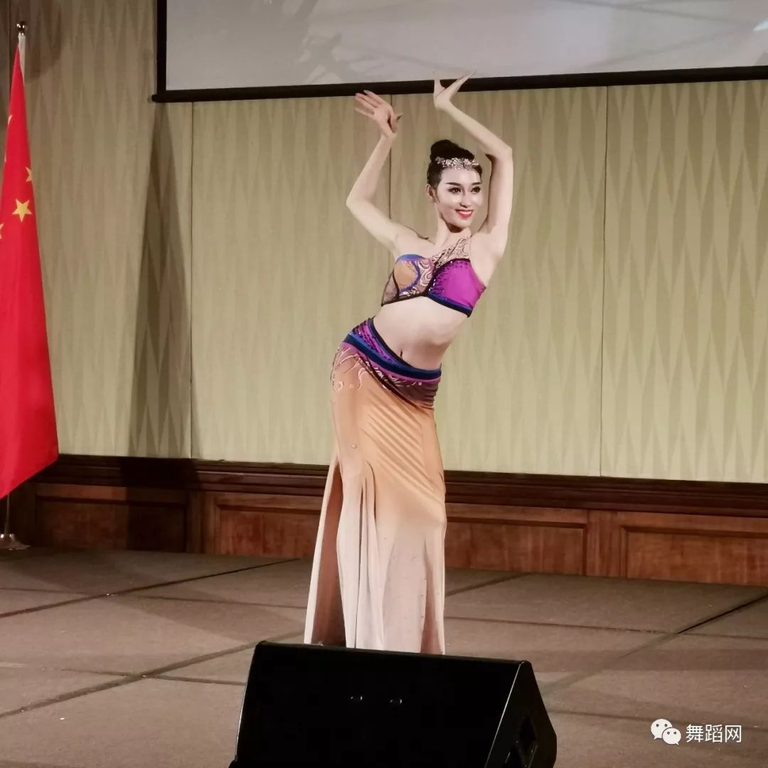 女朋友是学舞蹈的应该买什么礼物,女朋友是学艺术的