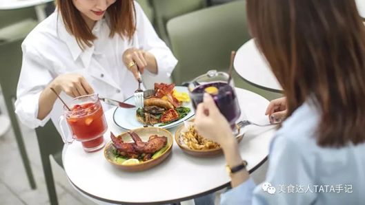 「看过来」懂的吃,舍得穿!拥有银联卡的生活就是这么美好