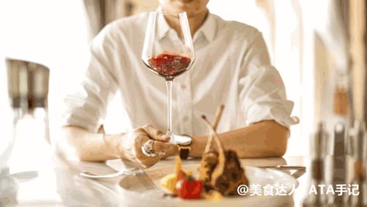 「看过来」懂的吃,舍得穿!拥有银联卡的生活就是这么美好