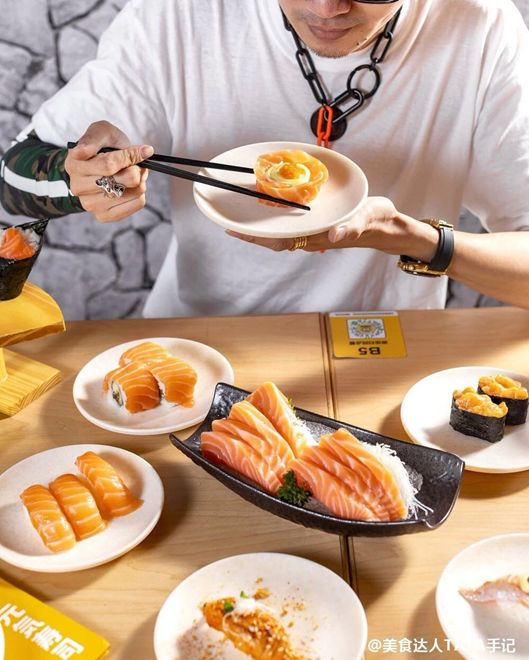 「看过来」懂的吃,舍得穿!拥有银联卡的生活就是这么美好