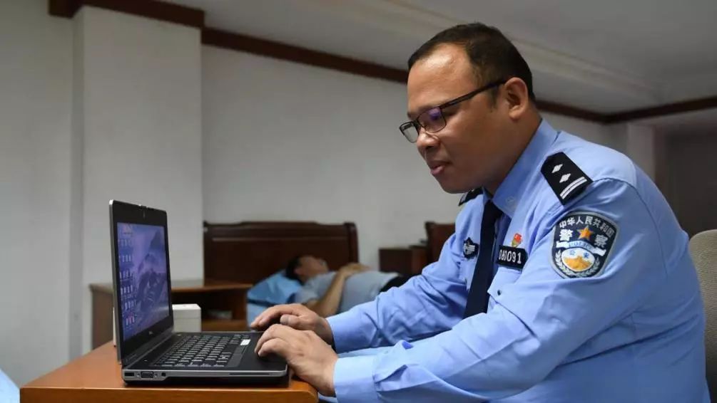 群众利益无小事一点一滴见初心,群众事情无小事下一句