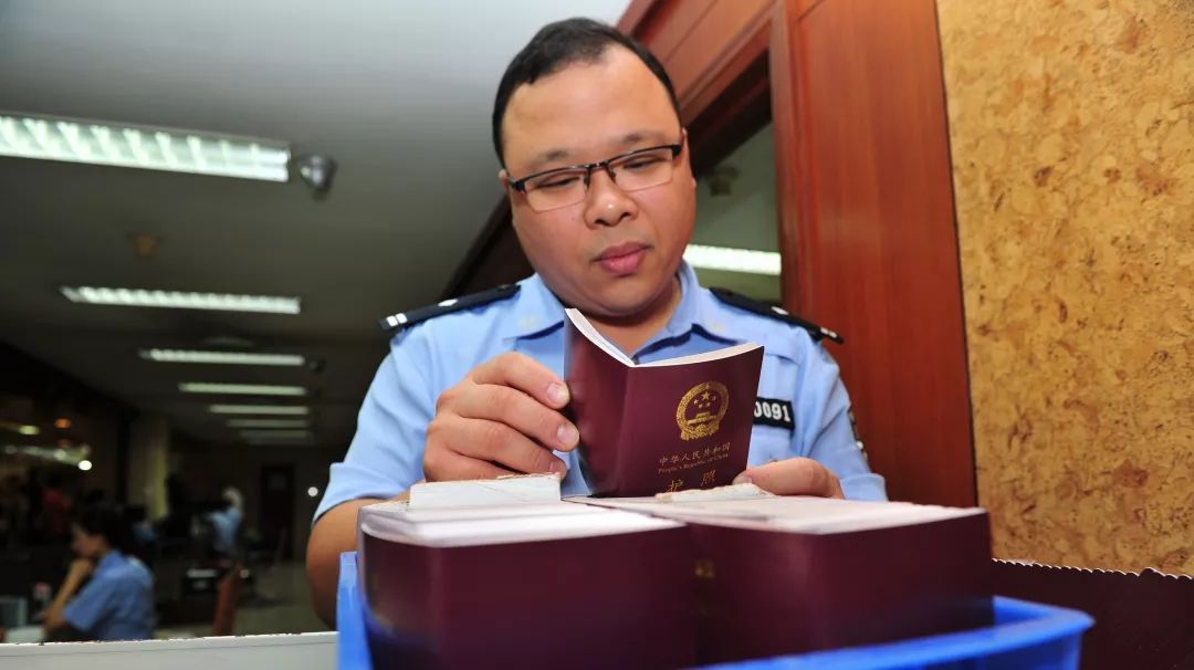 群众利益无小事一点一滴见初心,群众事情无小事下一句