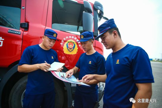 大兴机场帅气值机小哥哥,北京机场小哥哥