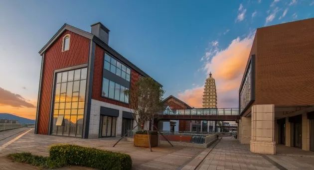 奥特莱斯被重新定义了！昆明新地标「王府井.滇池小镇」引全城弄潮鹅疯狂打call