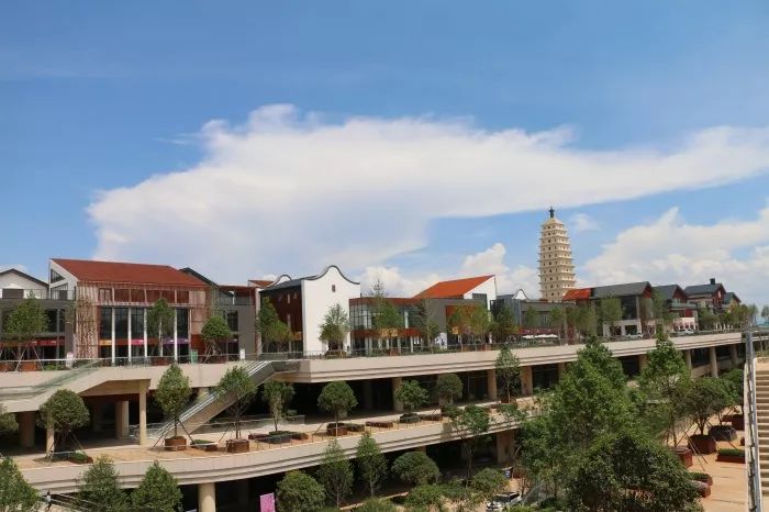 奥特莱斯被重新定义了！昆明新地标「王府井.滇池小镇」引全城弄潮鹅疯狂打call