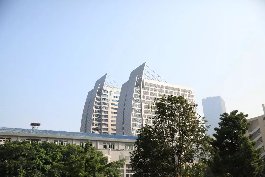 一中新生报到,新生报到迎新生