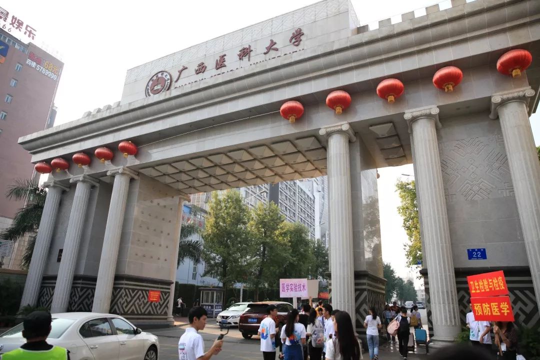 一中新生报到,新生报到迎新生