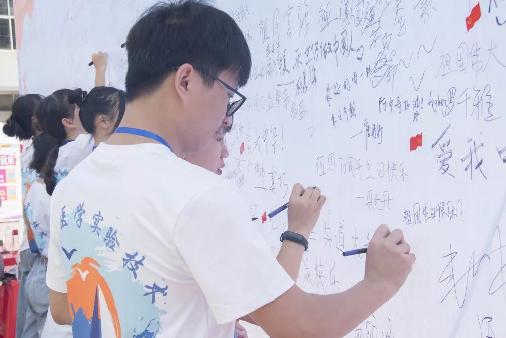 一中新生报到,新生报到迎新生