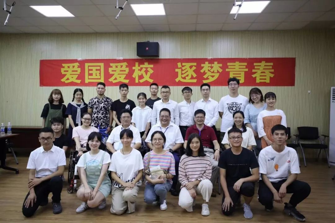 一中新生报到,新生报到迎新生