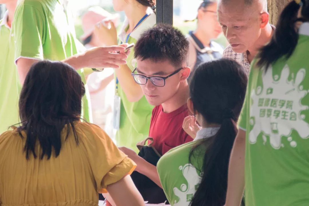 一中新生报到,新生报到迎新生