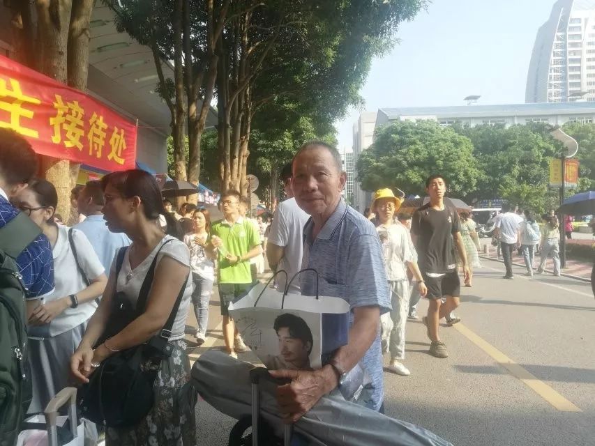 一中新生报到,新生报到迎新生