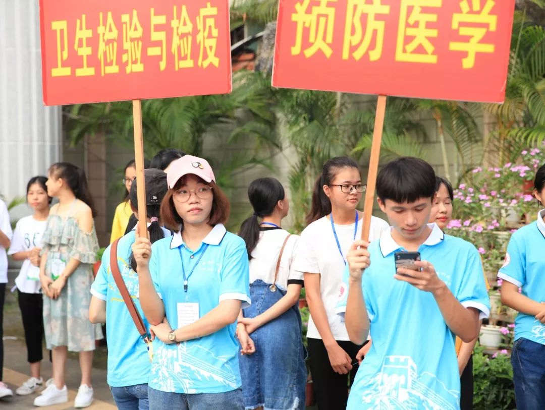 一中新生报到,新生报到迎新生