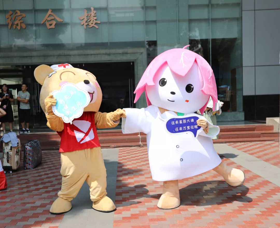 一中新生报到,新生报到迎新生