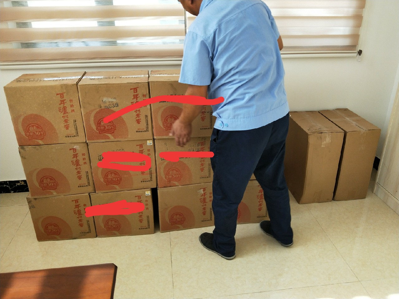 小白长江边路亚表演,现场练习绑8字环