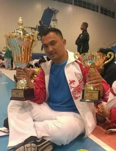 “问题少年”因教练一句话而改变，用刹车线教出20名世界冠军