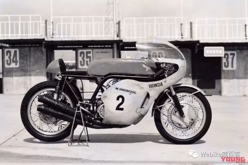 50cc双缸、最高转速21500rpm、最高时速175km/h!绝代铭机HONDA「RC116」