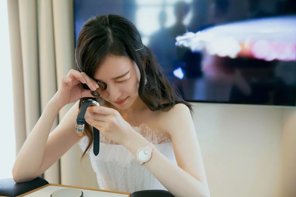 四款专属秋冬的慵懒发型,秋冬新款慵懒风宽松温柔