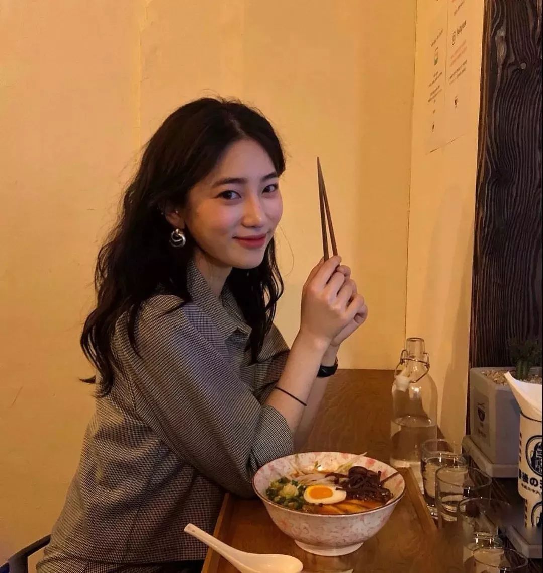 四款专属秋冬的慵懒发型,秋冬新款慵懒风宽松温柔