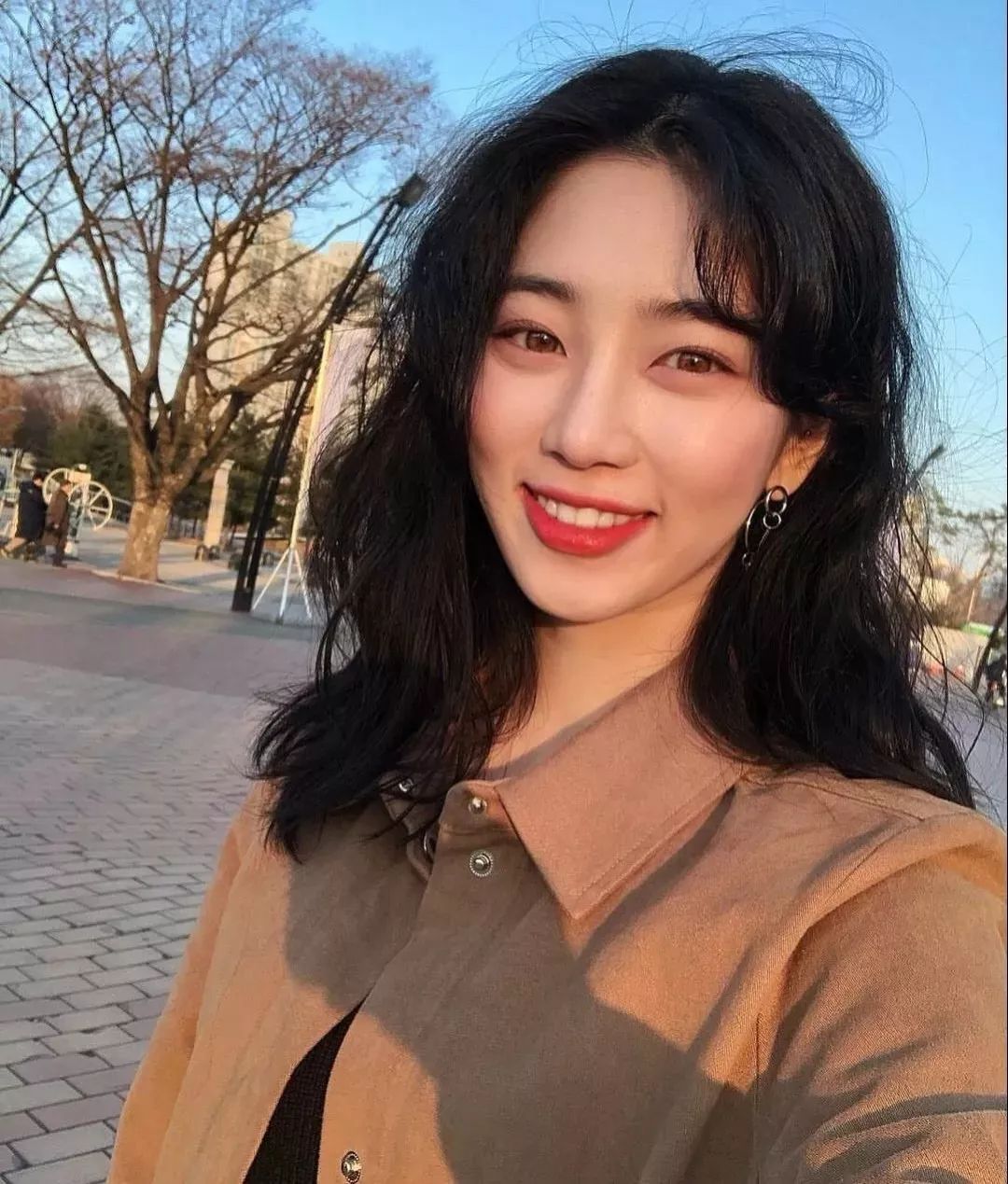 四款专属秋冬的慵懒发型,秋冬新款慵懒风宽松温柔