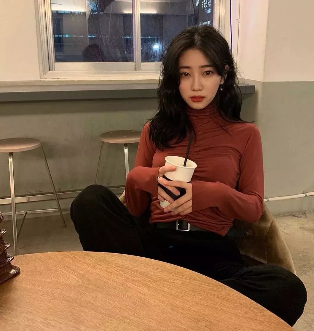 四款专属秋冬的慵懒发型,秋冬新款慵懒风宽松温柔