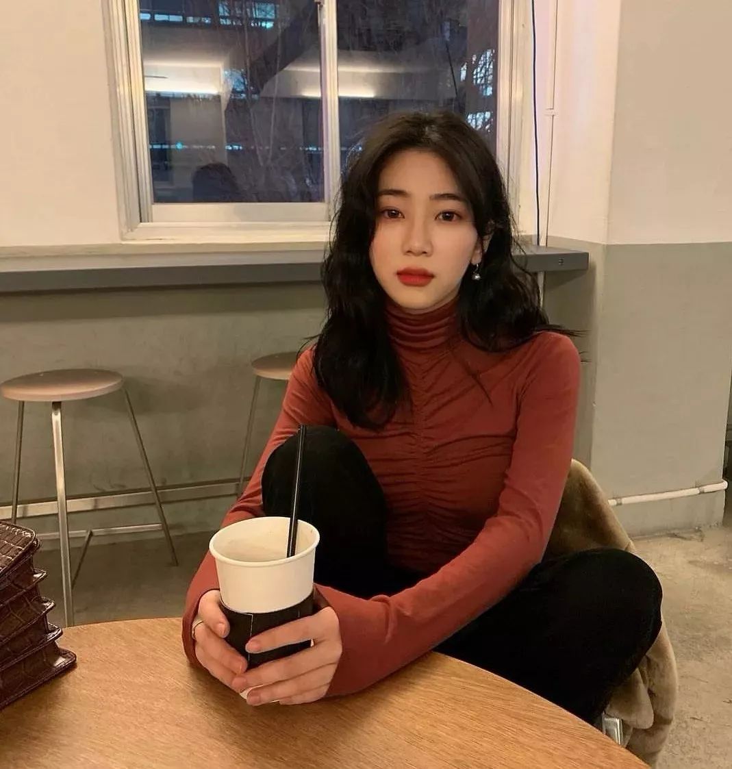 四款专属秋冬的慵懒发型,秋冬新款慵懒风宽松温柔