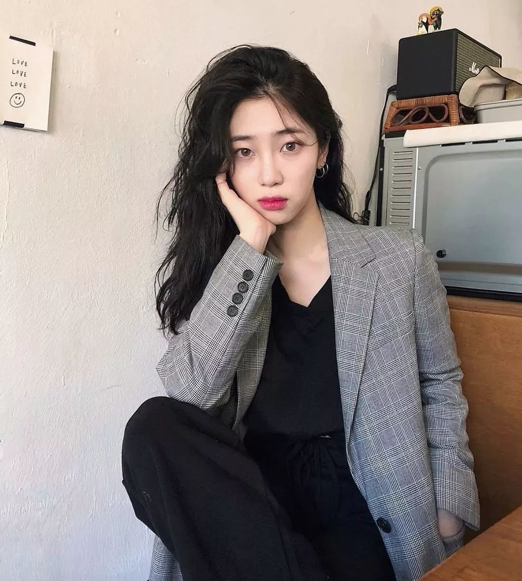 四款专属秋冬的慵懒发型,秋冬新款慵懒风宽松温柔