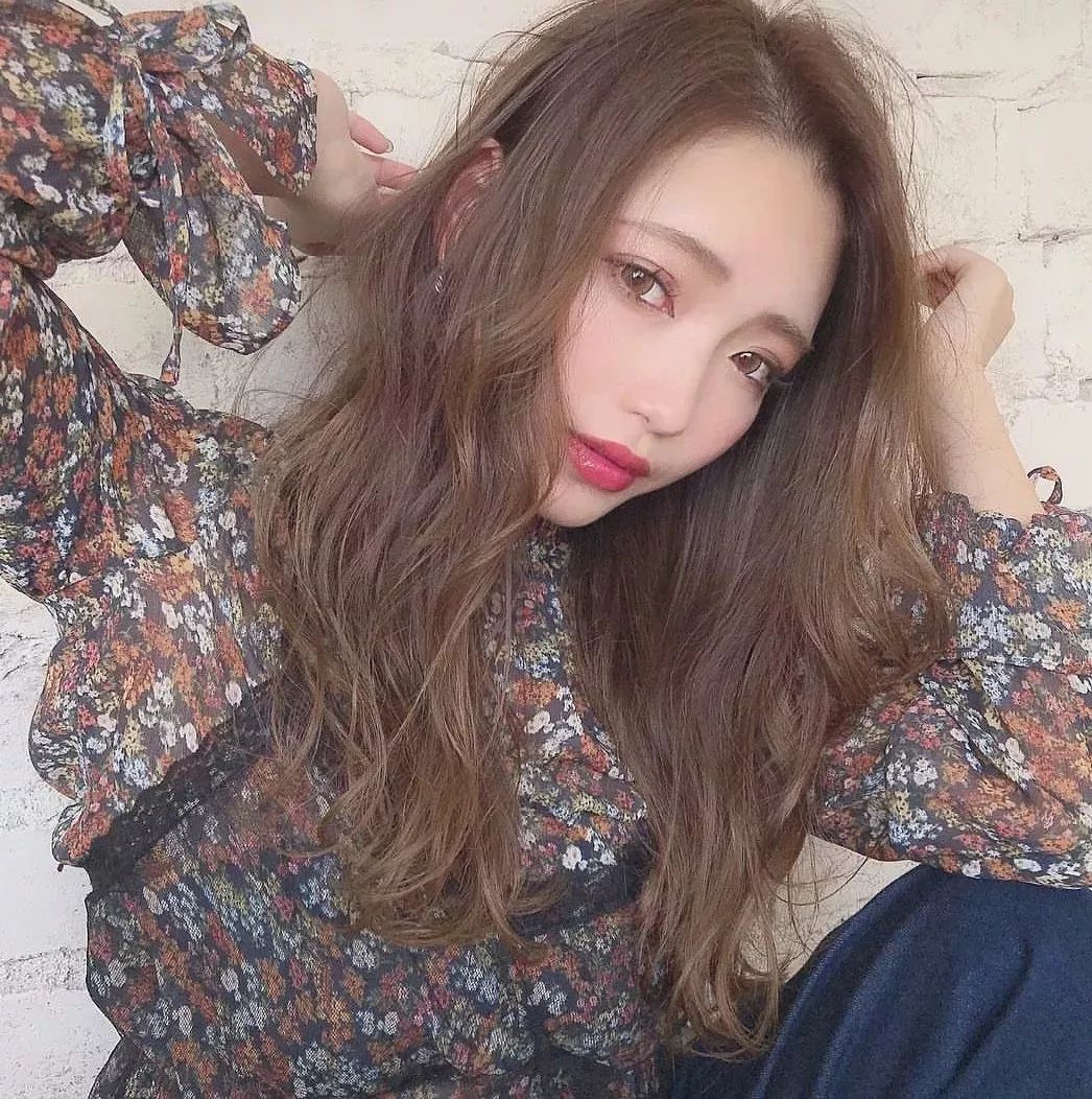 四款专属秋冬的慵懒发型,秋冬新款慵懒风宽松温柔