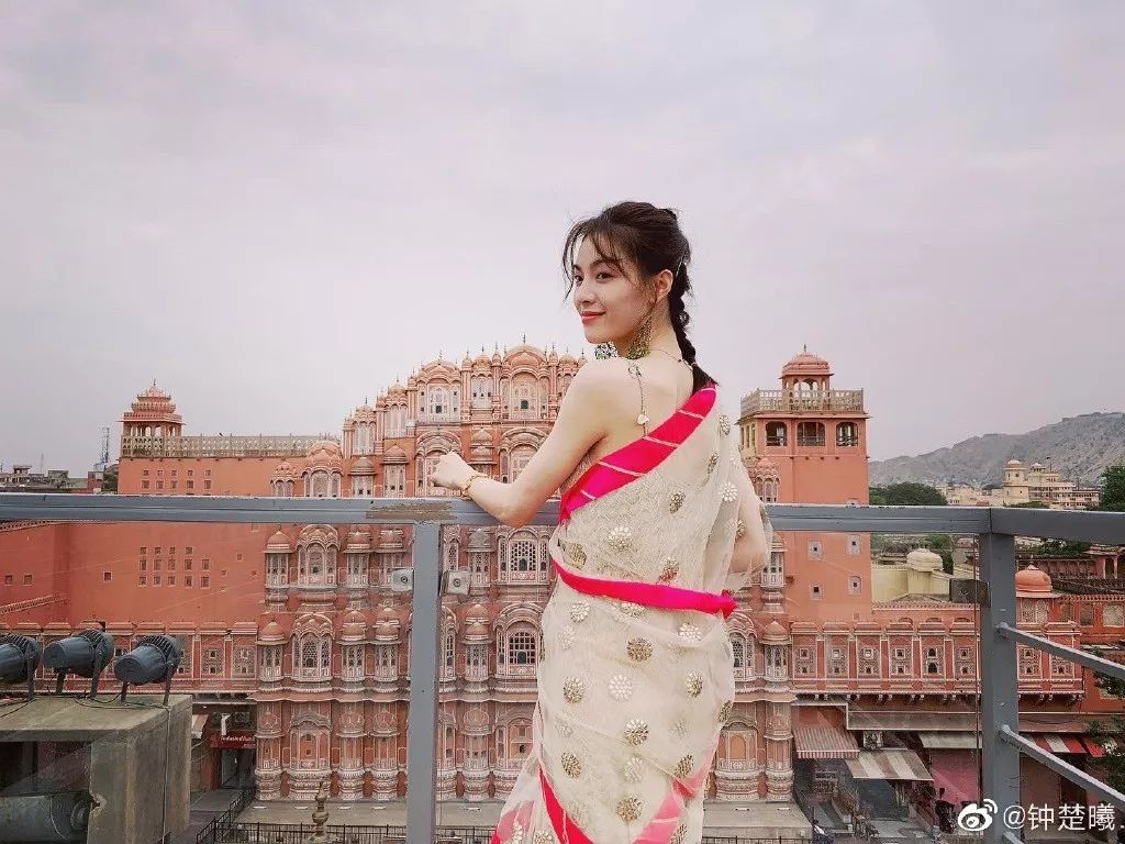 四款专属秋冬的慵懒发型,秋冬新款慵懒风宽松温柔