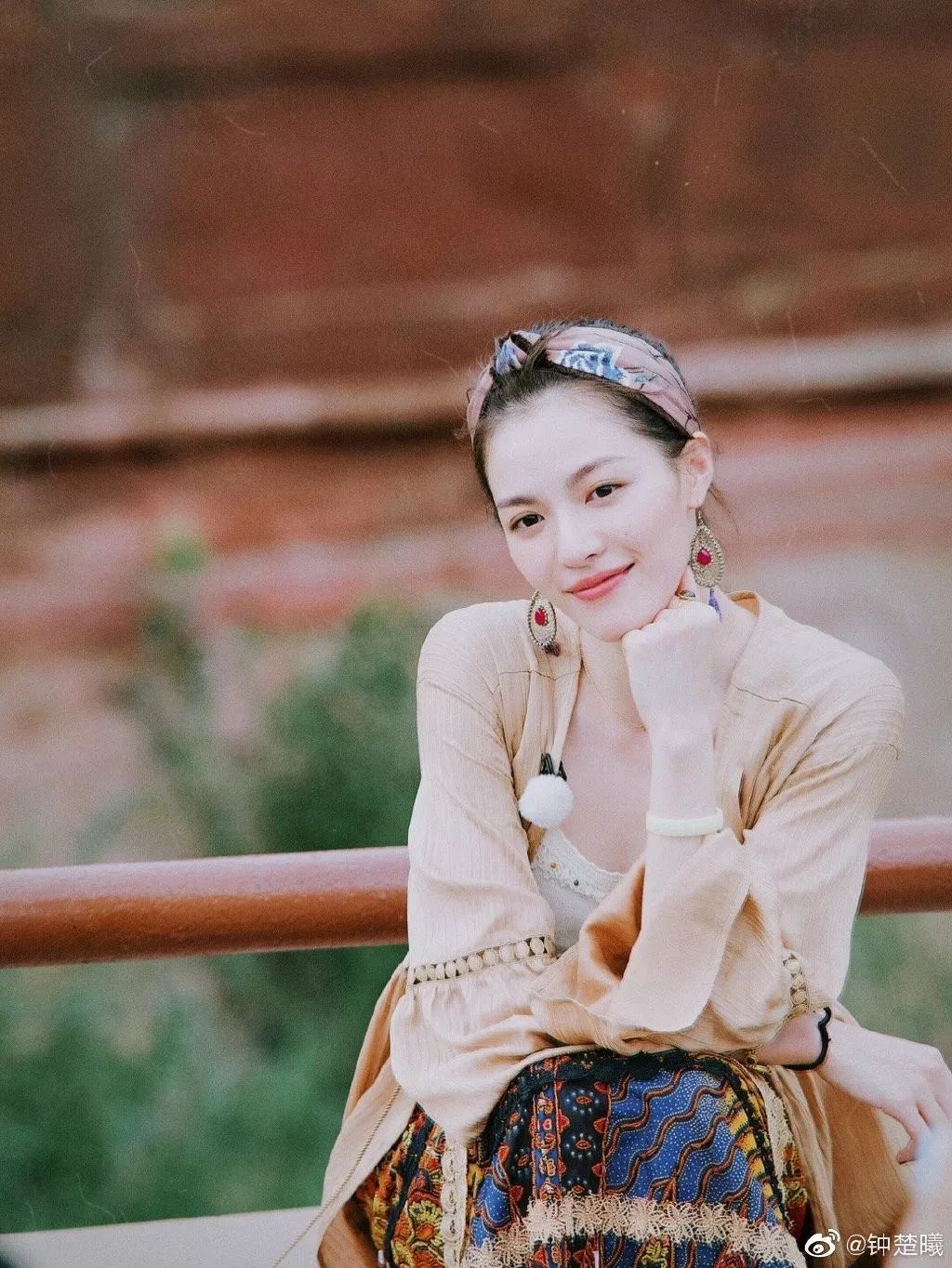 四款专属秋冬的慵懒发型,秋冬新款慵懒风宽松温柔