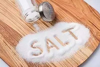 真人秀遇生理期也能撒狗粮,“多喝热水”竟成送命答案