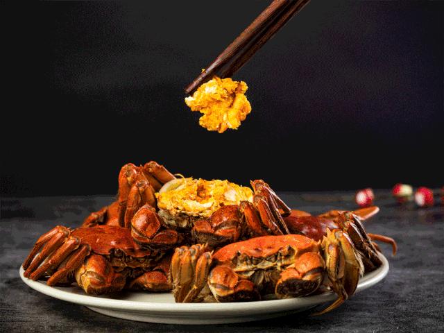 大闸蟹好的蟹黄口感怎么样,这大闸蟹真新鲜咬一口全是蟹黄