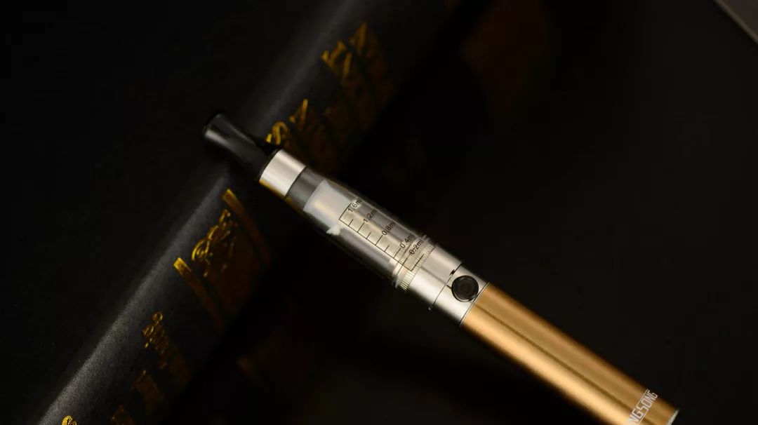 普通烟跟电子烟哪个伤害身体最大,爆珠烟和普通烟哪个危害大