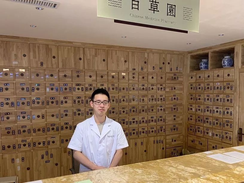 中医馆引来外国人,中医全国各地慕名而来