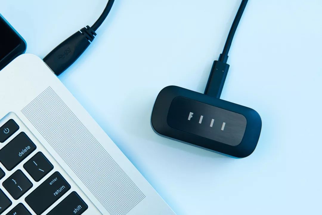 汪峰头戴式蓝牙耳机推荐,汪峰花了多少钱