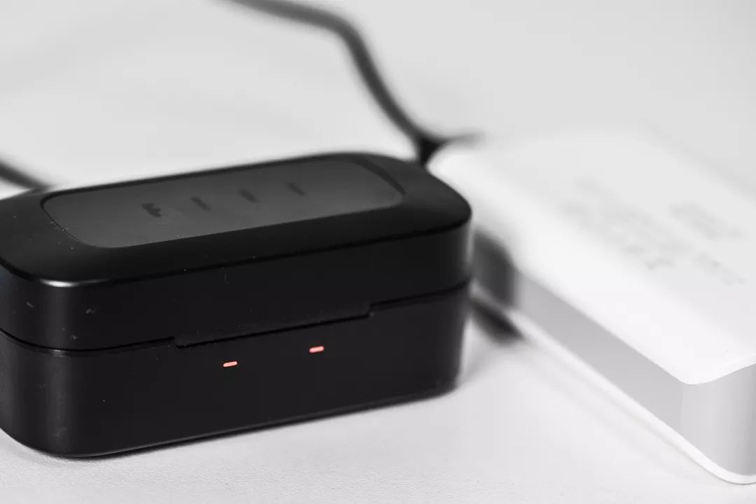 汪峰头戴式蓝牙耳机推荐,汪峰花了多少钱