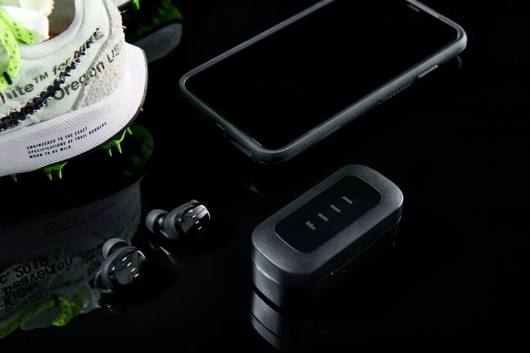 汪峰头戴式蓝牙耳机推荐,汪峰花了多少钱